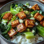 Gebratener Pak Choi mit knusprigem Tofu und Reis