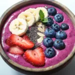 Smoothie Bowl mit Beeren (kalorienarm)