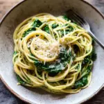 Spaghetti mit Spinat Frischk&auml;se-Sauce