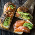 Lachs Avocado Laugenstange mit Topping