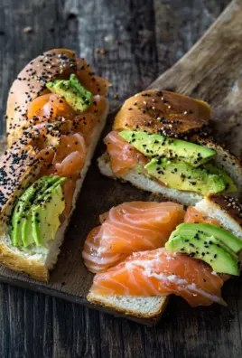 Lachs Avocado Laugenstange mit Topping