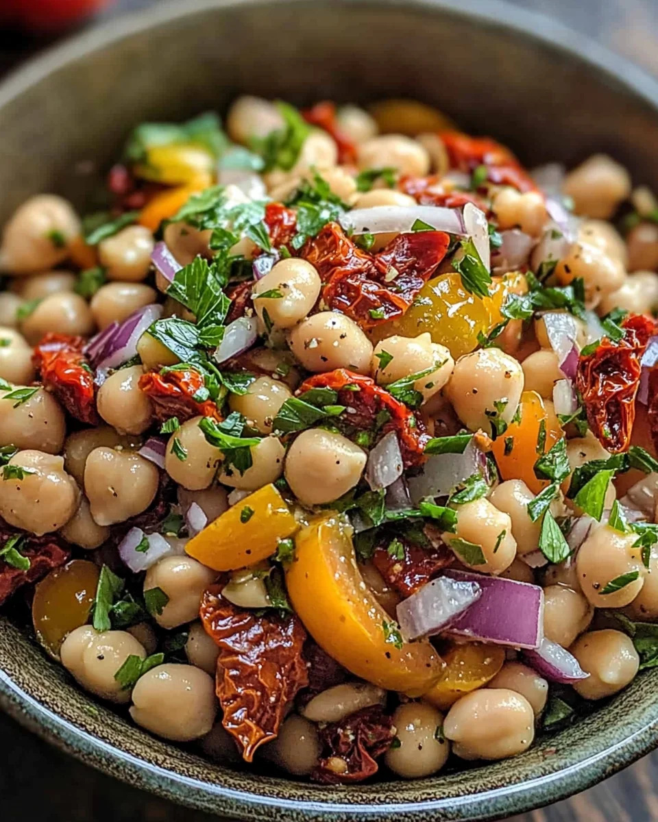 Marinierter getrockneter Tomaten-Bohnen-Salat
