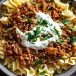 T&uuml;rkische Pasta mit Hackfleisch und Joghurt-Sauce