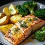 Zitronenbutterlachs mit knusprigen Kartoffeln und Brokkoli